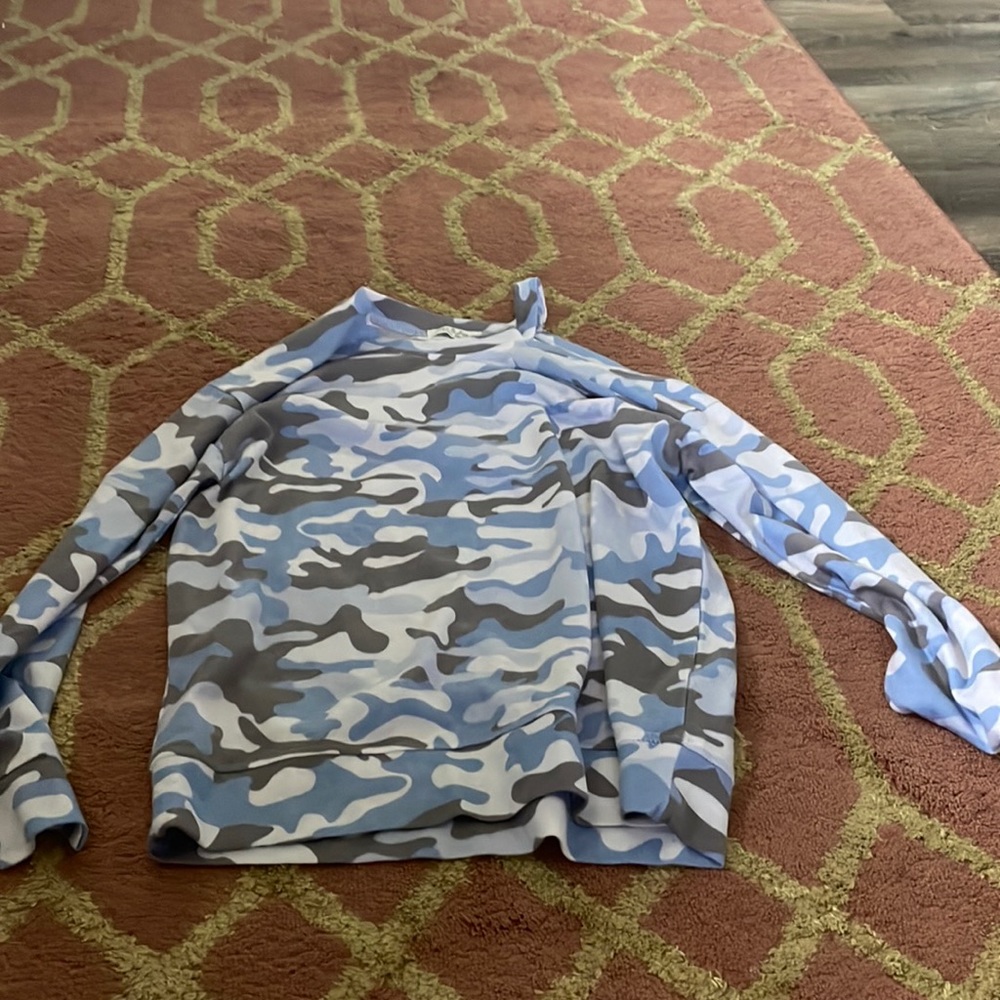 Women’s long sleeve size M